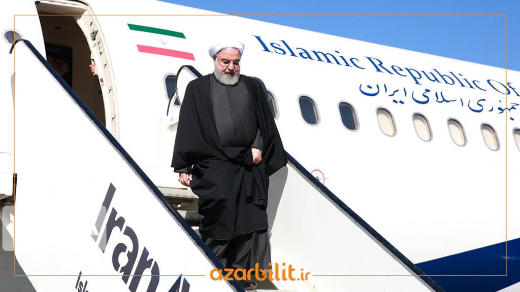 رئیس‌جمهور ایران در حال پیاده شدن از هواپیمای ویژه مقامات دولتی