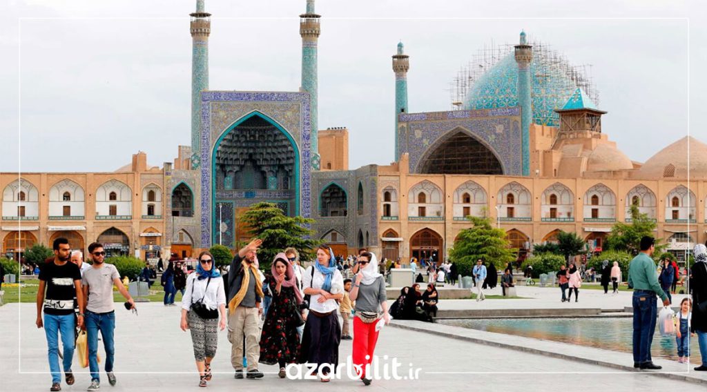 حضور گردشگران و توریست‌های خارجی در مسجد جامع اصفهان